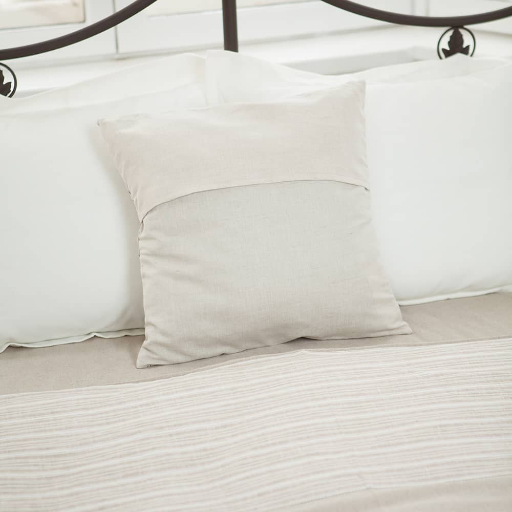 Margo Dogs Print Pillowcase Margo наволочка с принтом"Собаки и Кости"