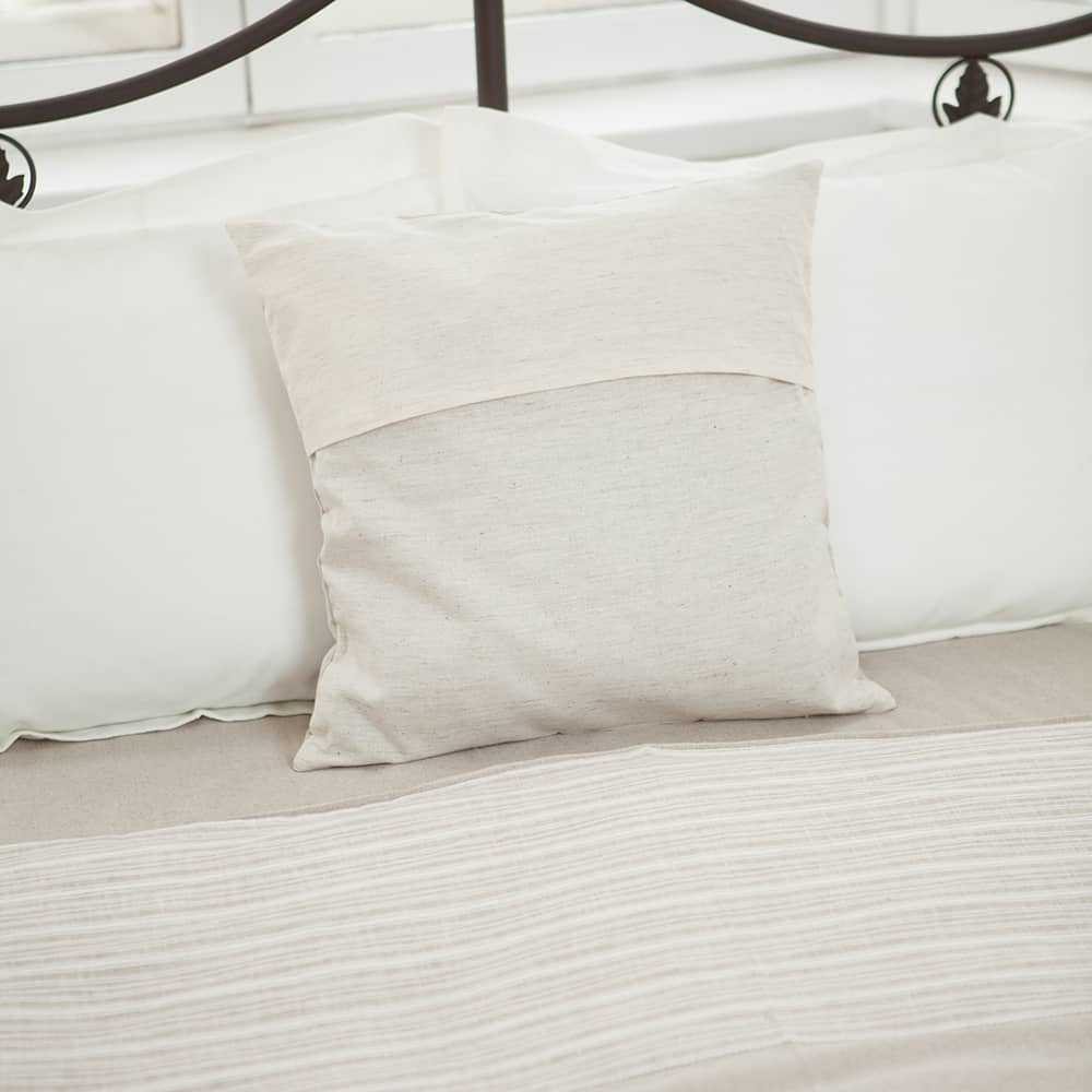 Margo Tallinn Print Pillowcase "Hiired" mustriga padjapüür