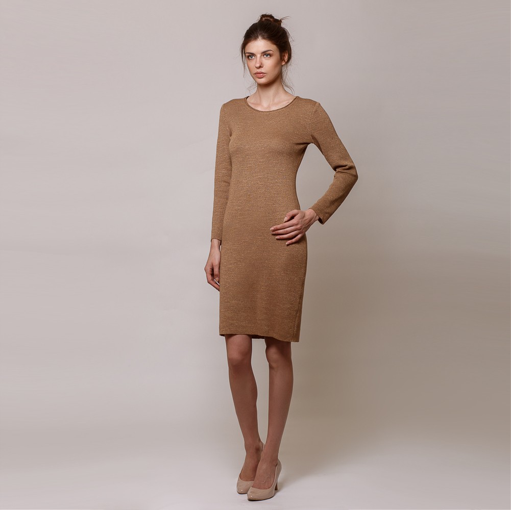 DR130-Aura-beige Aura платье с добавлением люрекса и О-образной горловиной бежевого цвета