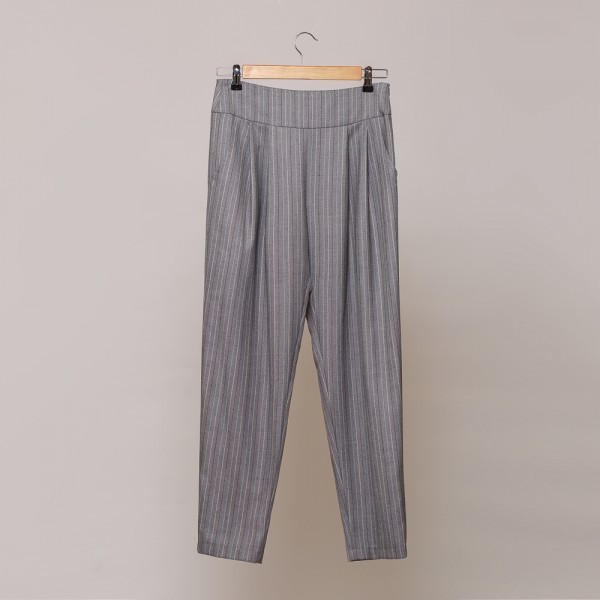 Nata narrow short gray pants