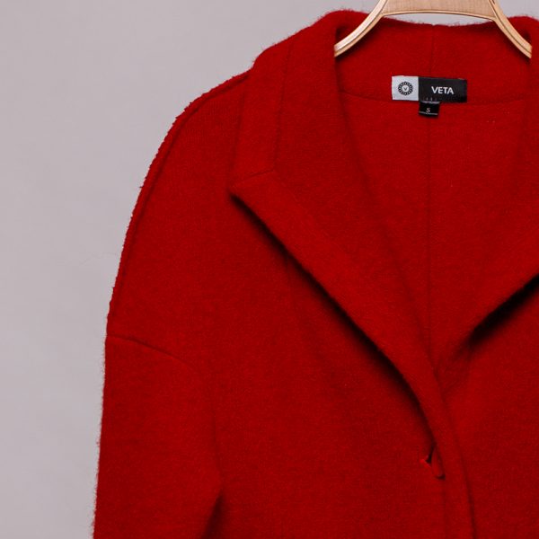 Litvina coat with a lapel collar and long sleeves red