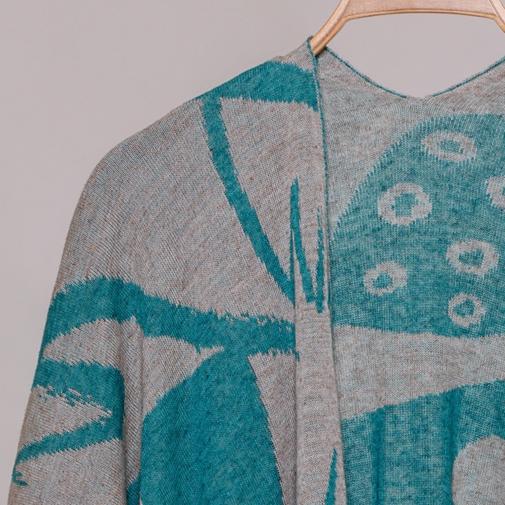 p079-Scarlet-Marbelino-poncho-turquoise-natural gray-crop