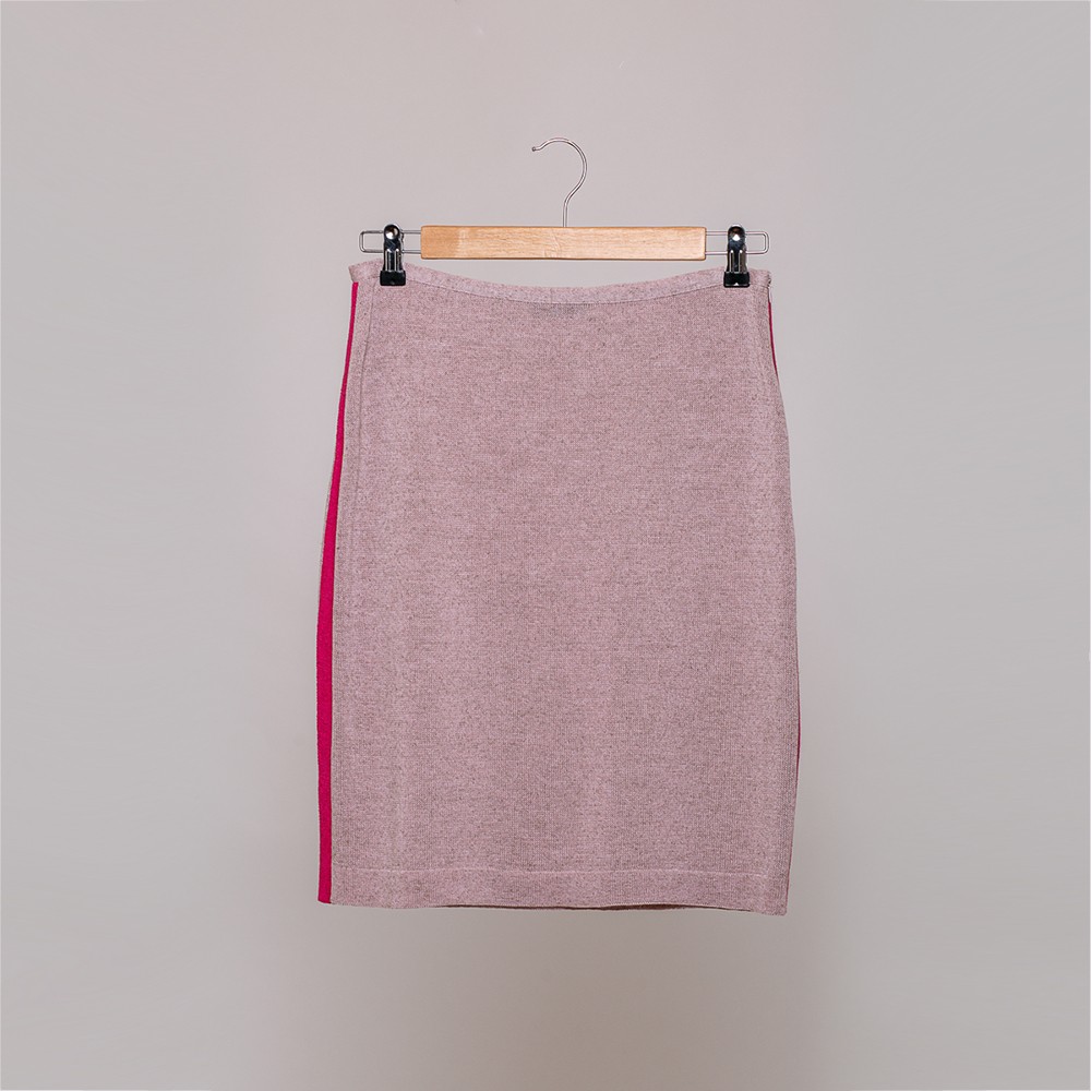sk106-Jenna-skirt-light pink(1) Jenna kootud heleroosa seelik kontrastse küljetriibuga