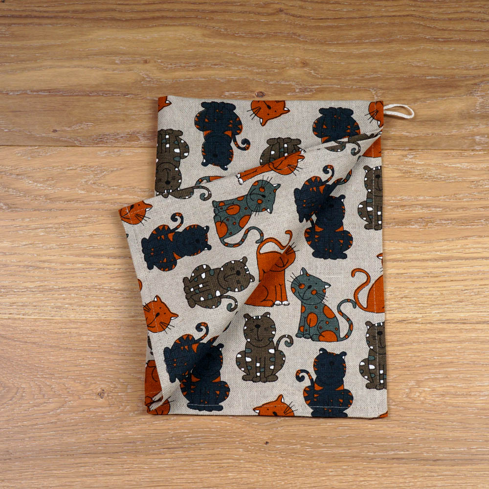 Kog002-print-CatsDrk-4491-21-70x50-Nat Dark cats print linen kitchen towel