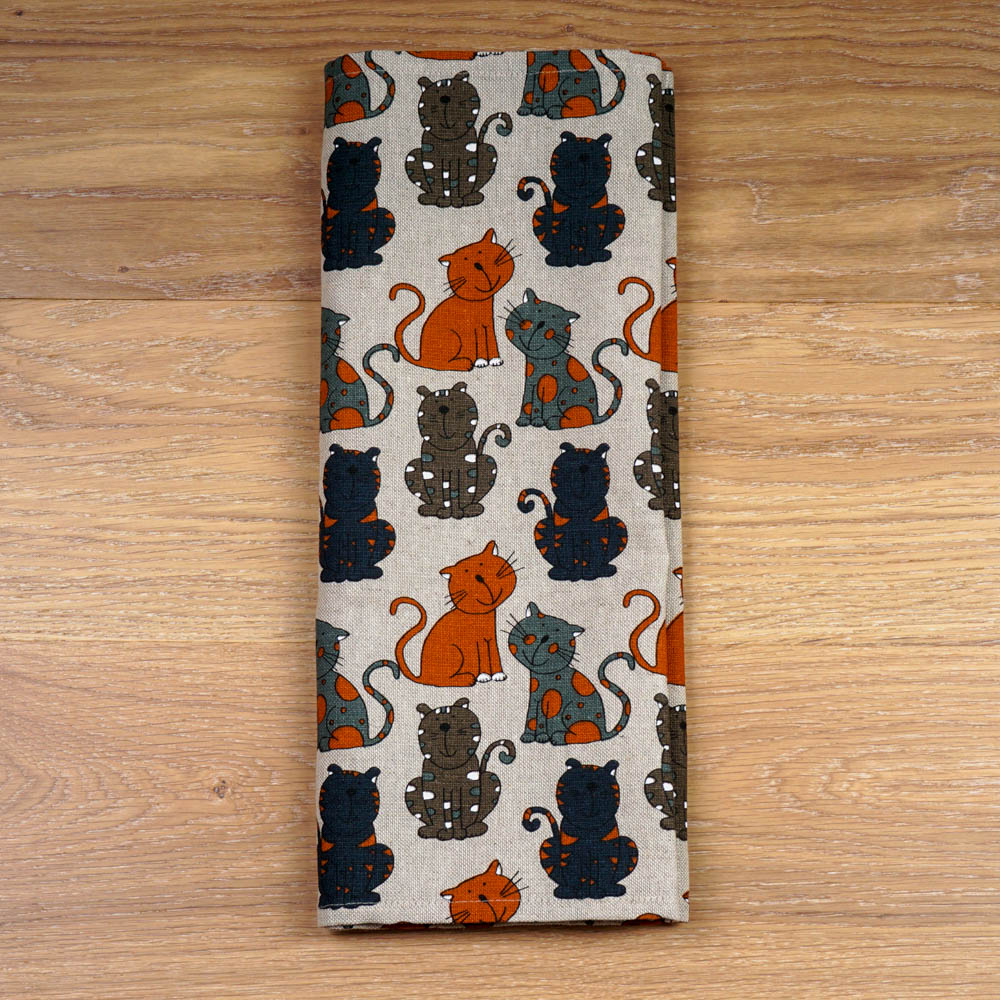 kassi-mustriga-laudlinik-linane “Kassid”mustriga laudlinik