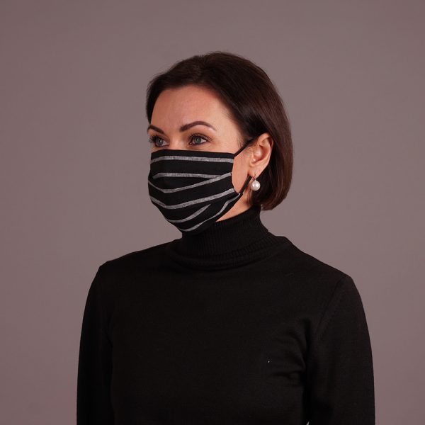 Чёрная льняная многоразовая маска в полоску