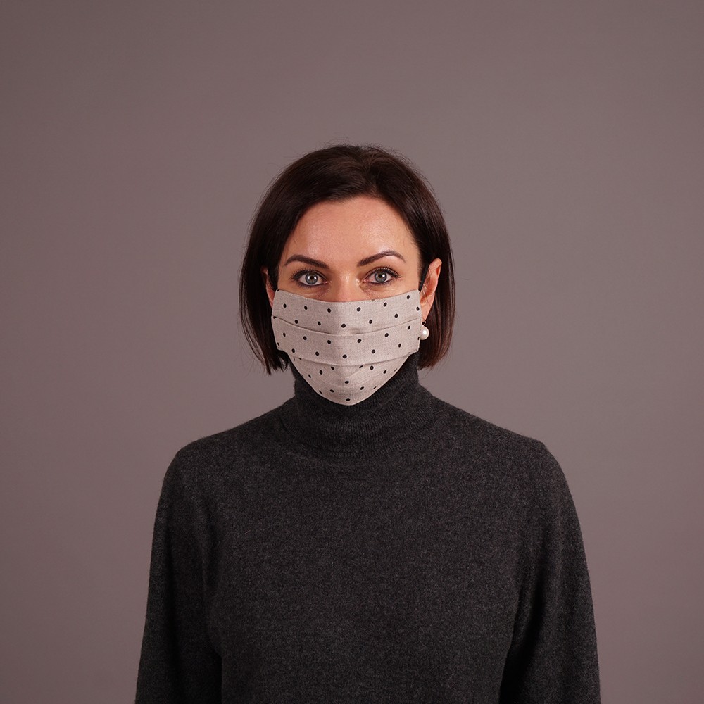 mask natural grey with black dots front Grey linen reusable mask with black dots