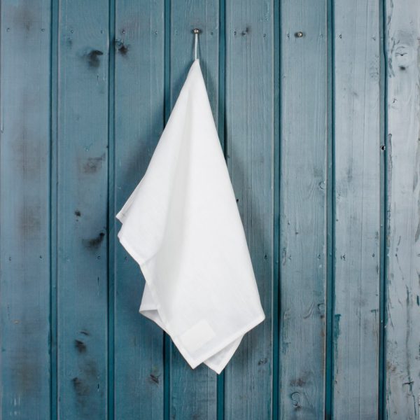 Льняное полотенце белого цвета