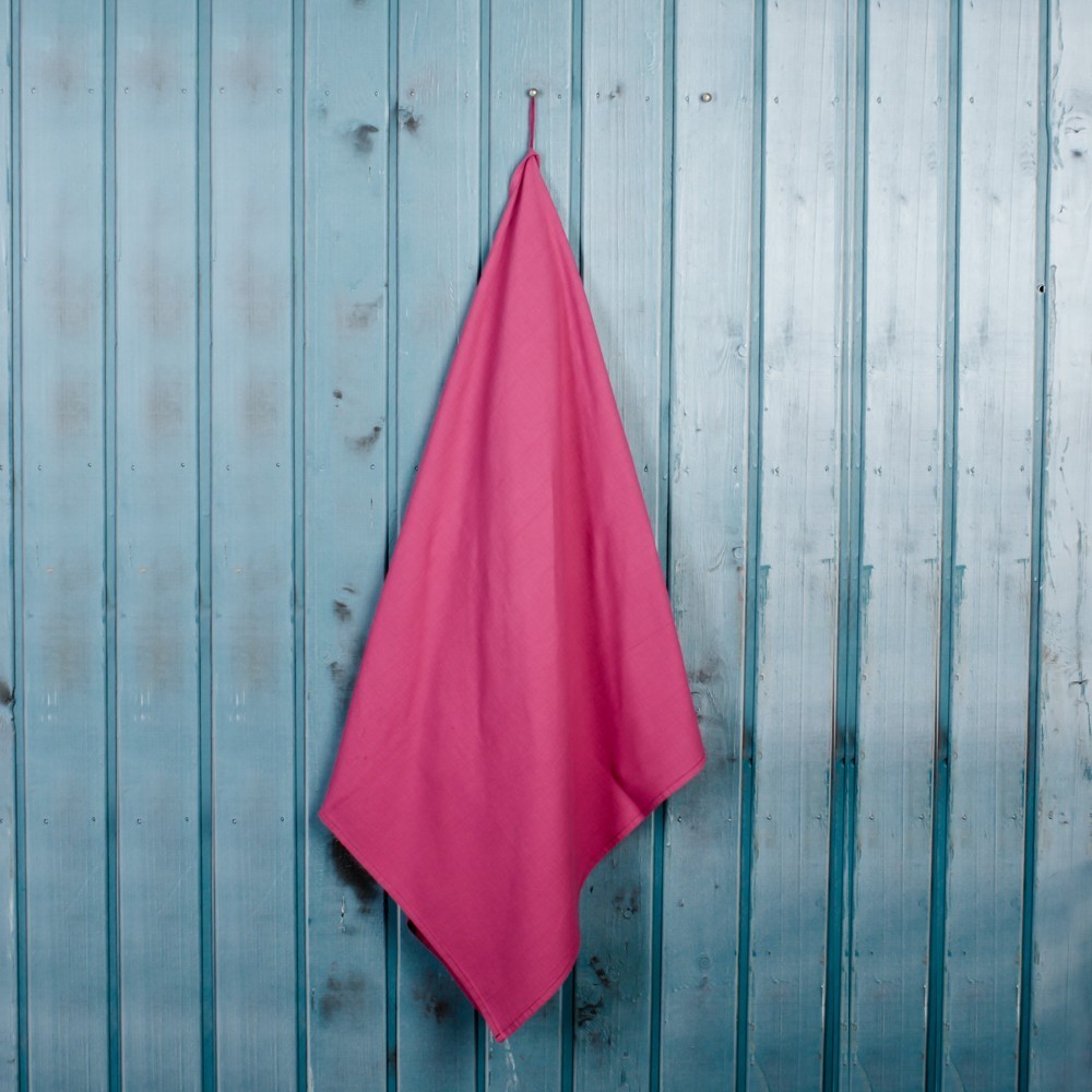Льняное мягкое полотенце для бани розового цвета