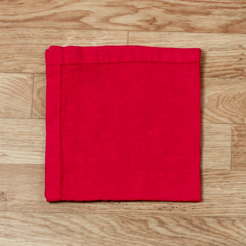 npk009 red broderi linen napkin Льняная салфетка с бродери красного цвета