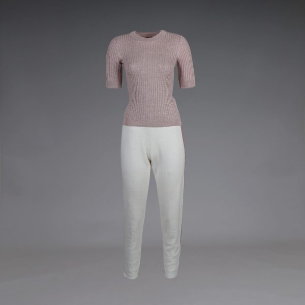 Leona knit top with a round neckline light pink