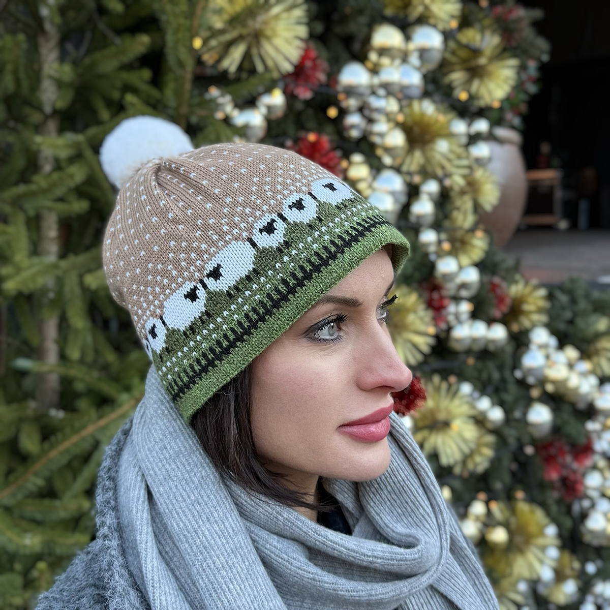 Dolly villane müts mustriga beez