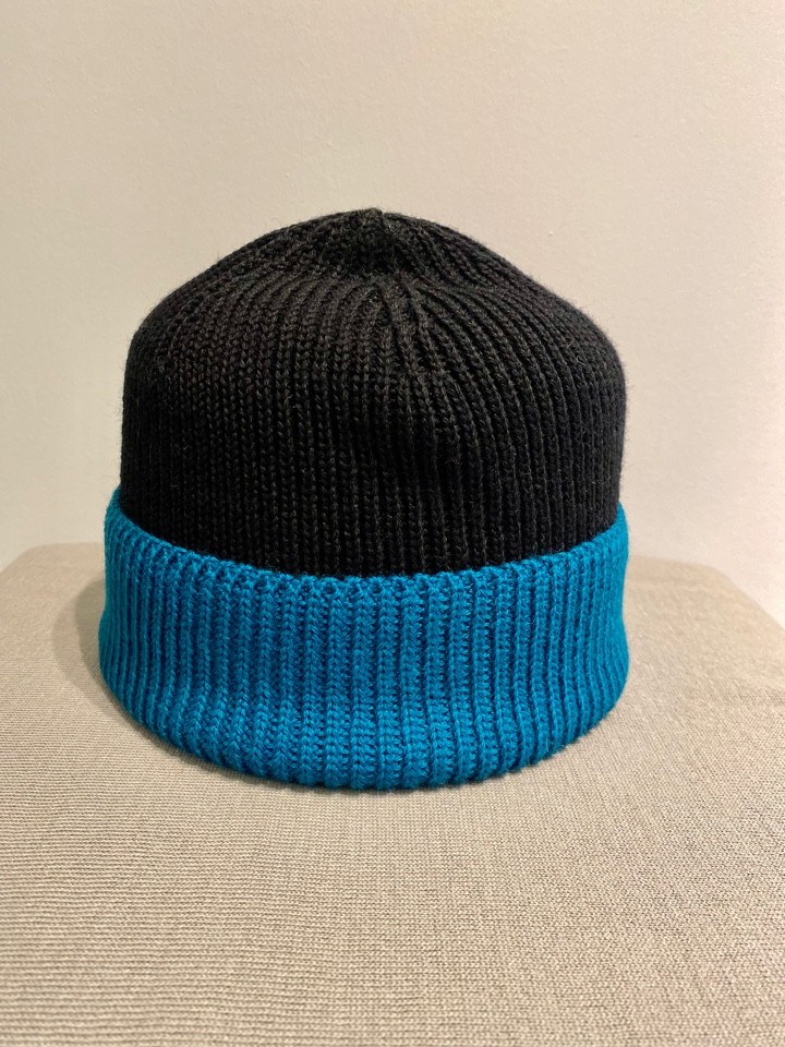 Arno two-colored pure wool beanie black-turquoise