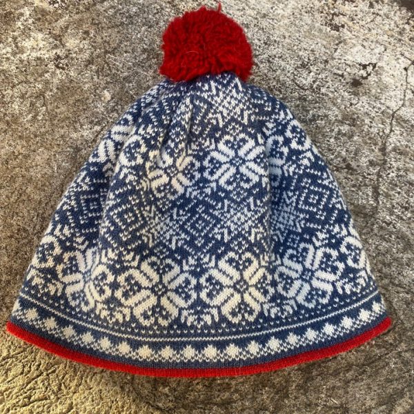Berg шапка из шерсти синяя с белым