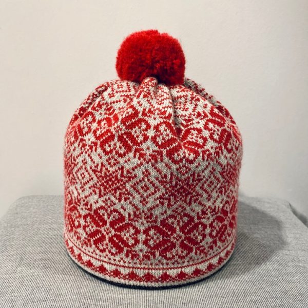 Berg шапка из шерсти серая с красным