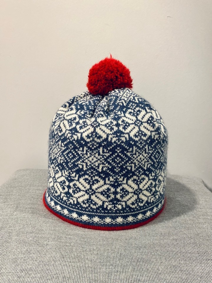Berg шапка из шерсти синяя с белым