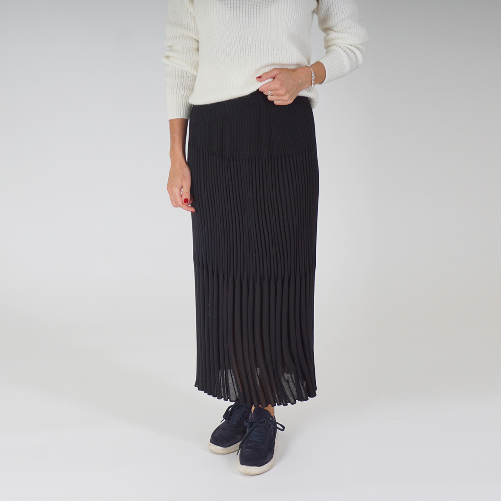 Milla long rib knit skirt black