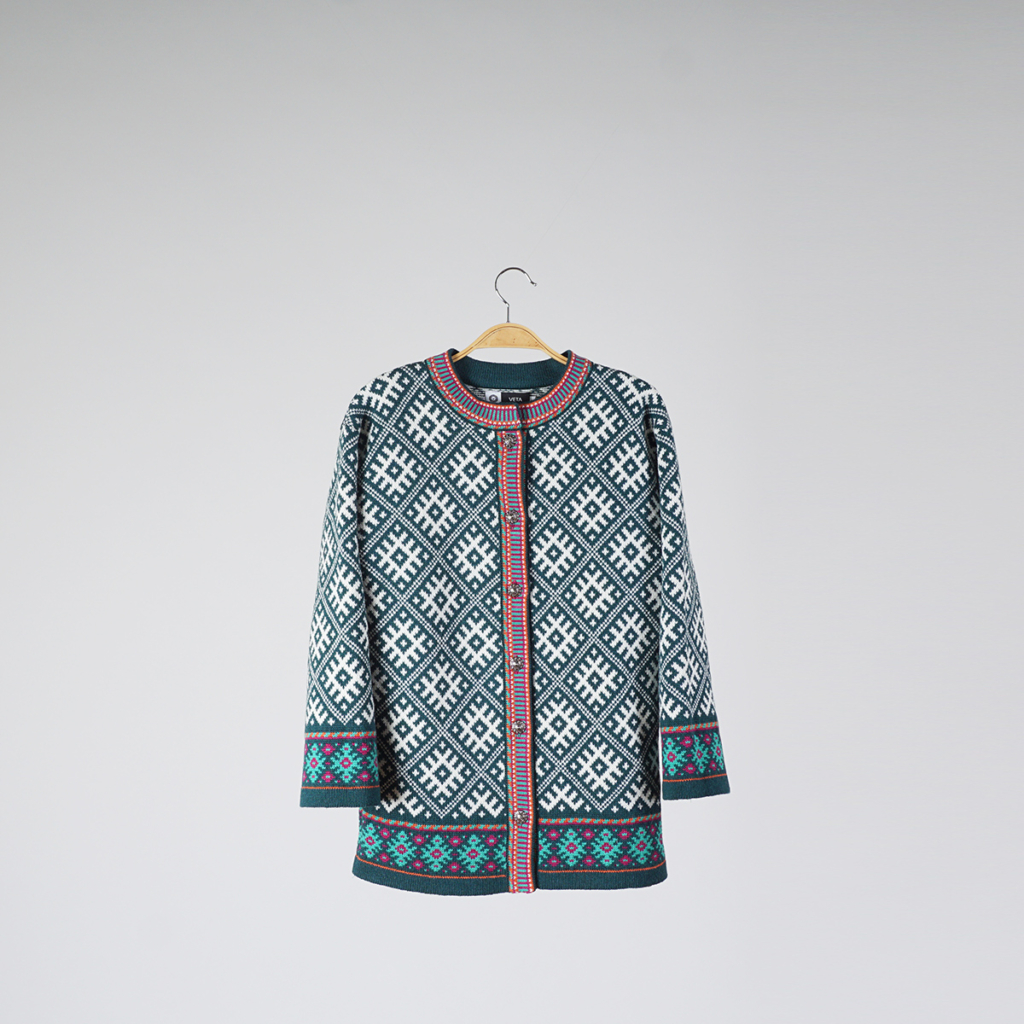 JC250-Tilda-Green-2 Tilda O-kaelusega meriinovillast roheline kardigan